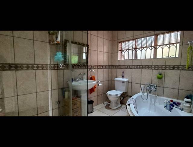 3 BEDROOM HOUSE FOR SALE IN SINOVILLE
